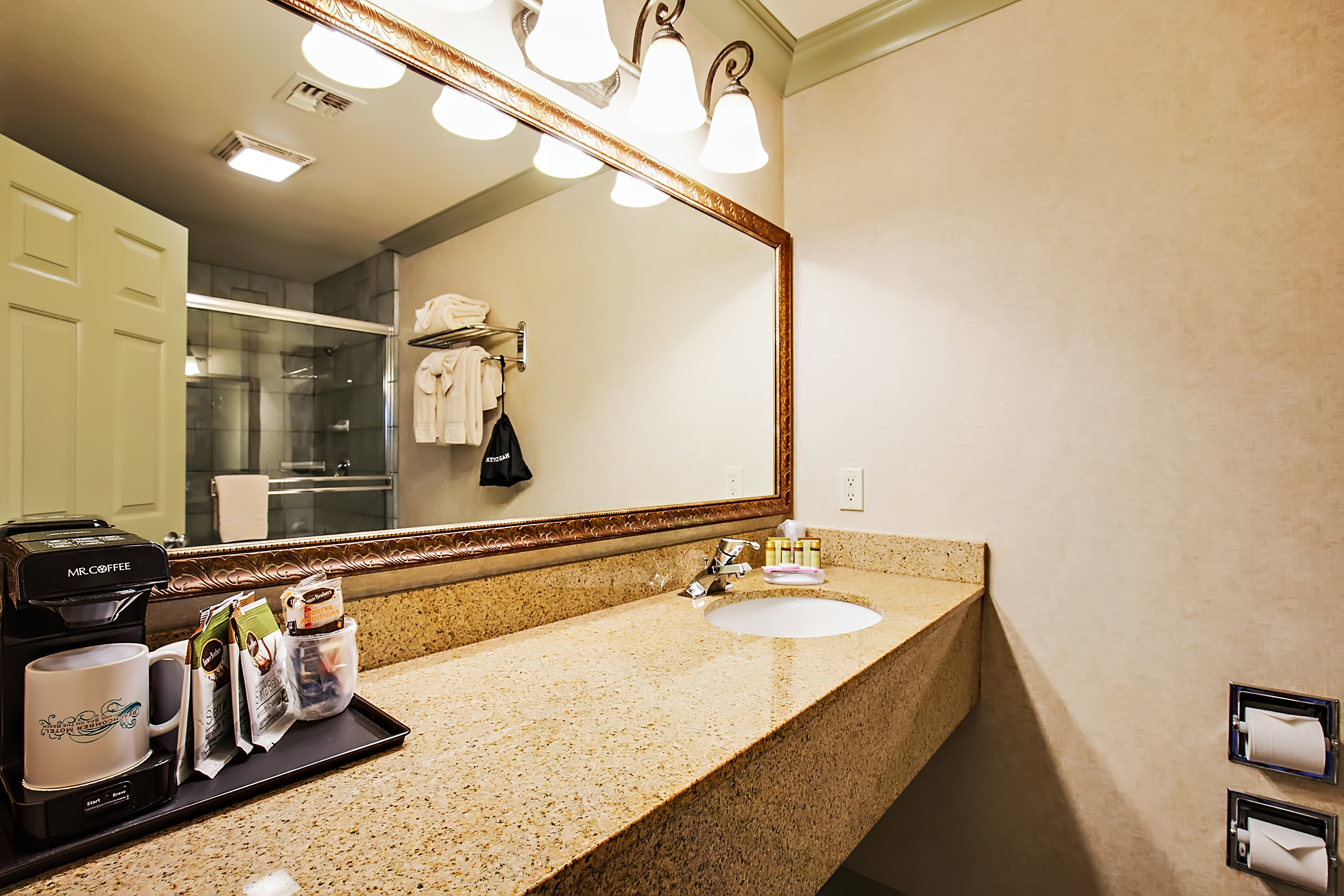 King Jacuzzi Tub Rooms At The Beachcomber Motel Fort Bragg Mendocino Ca Hotel Rooms 5525